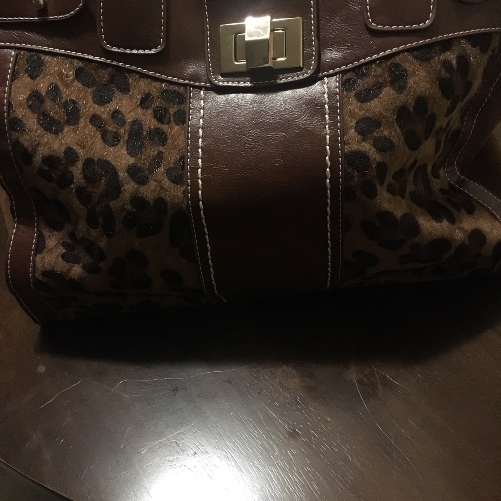 This leopard print purse is brand new never used!