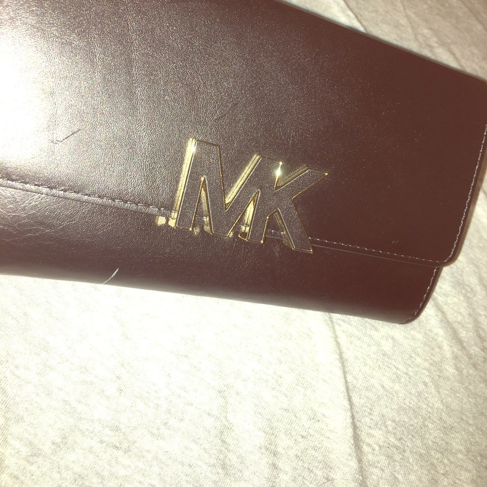 Michael Kors wallet new no tangs