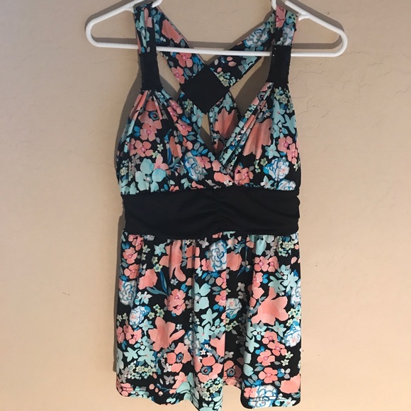 Candie’s large flowered sleeveless top - Picture 1 of 4