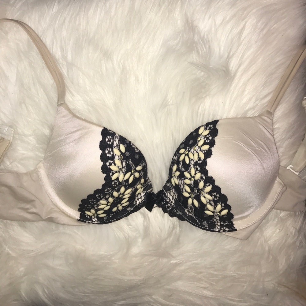 Victoria secret bra 32 B