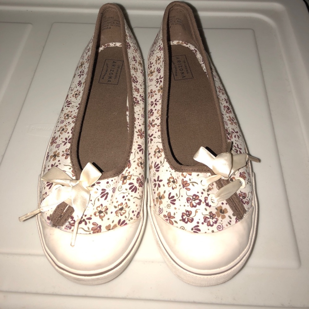 never worn Arizona Jean flats w/ brown flowers