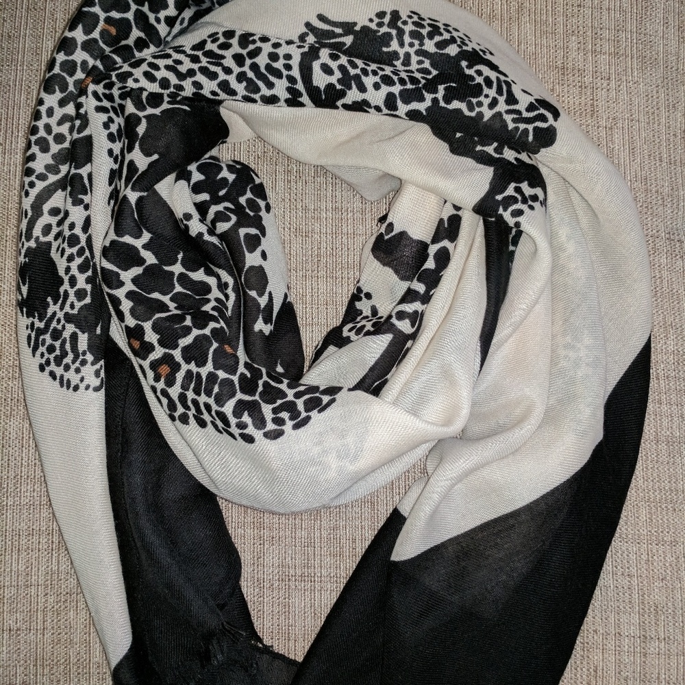 Black & Beige Forever 21 Scarf NWT
