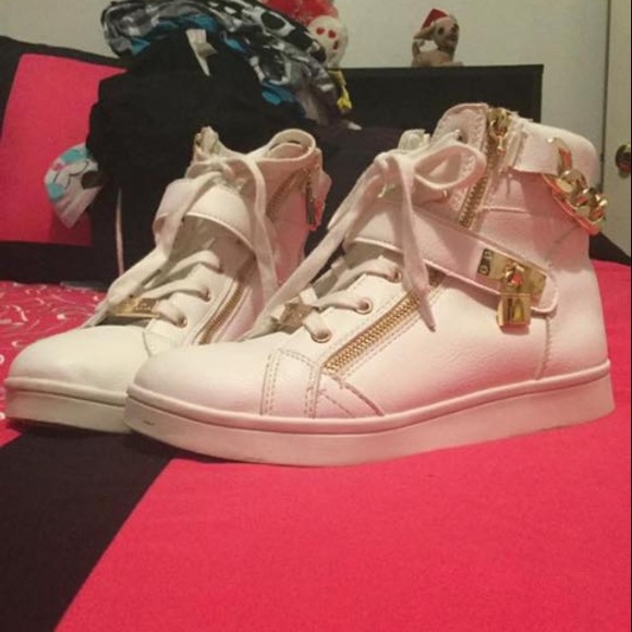 Gold shoes - Picture 4 of 8