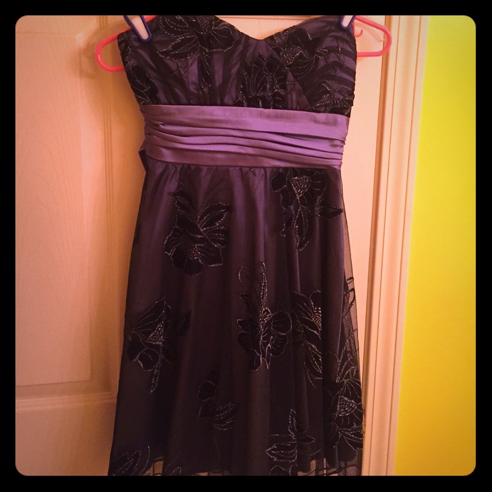 Strapless Homecoming / holiday dress