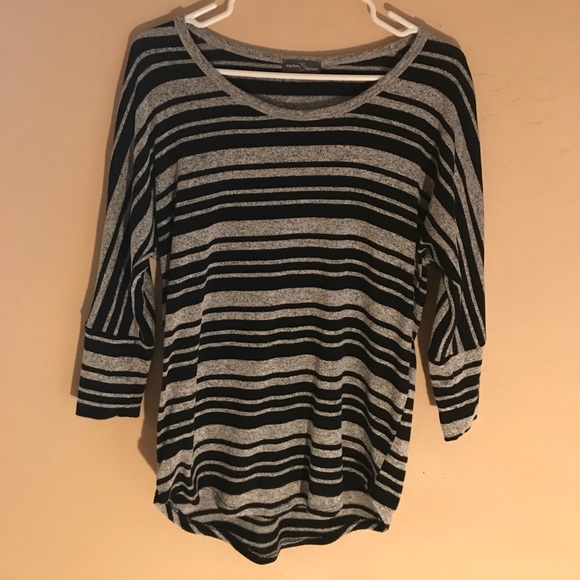Black and grey striped 3/4 sleeve shirt - Picture 1 of 5