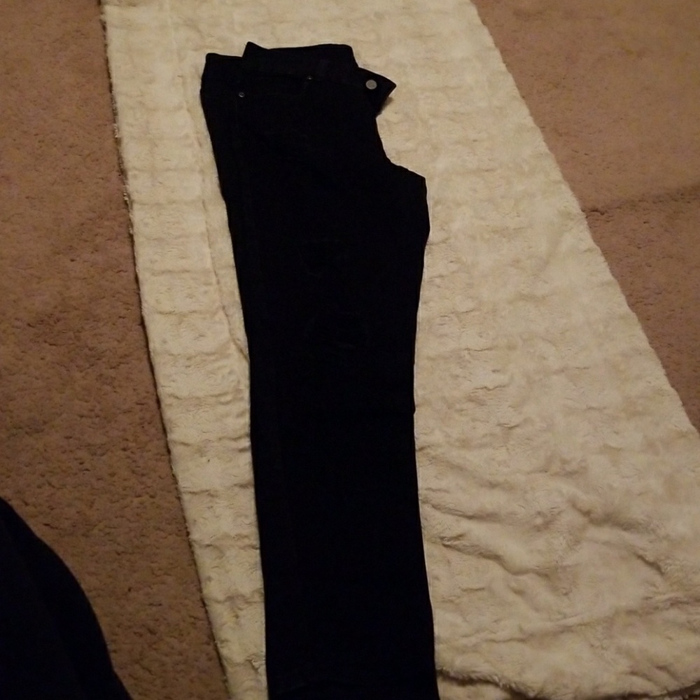 Black destroyed boyfriend jeans.