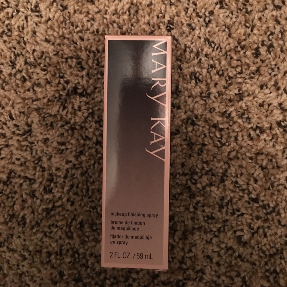 Mary Kay Makeup Finishing Spray