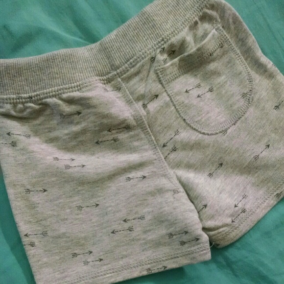 12pcs Bundle! 3-9 M boys! All nwt clothes. - Picture 8 of 8