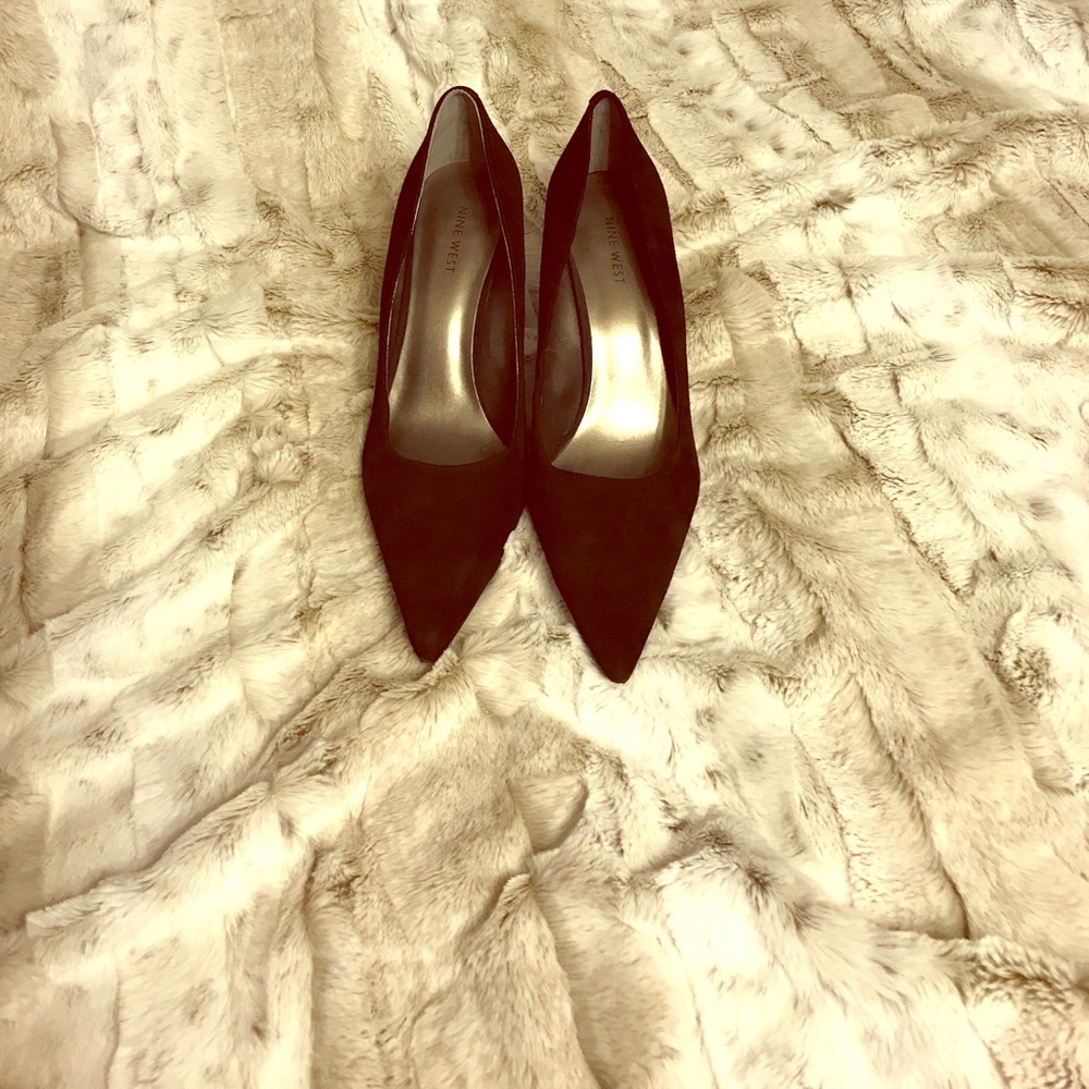 Nine West black suede pumps