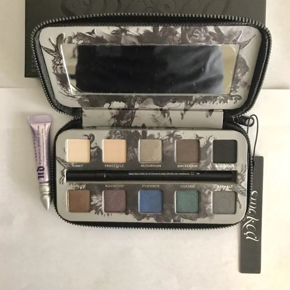 BNIB Urban Decay Smoked Palette