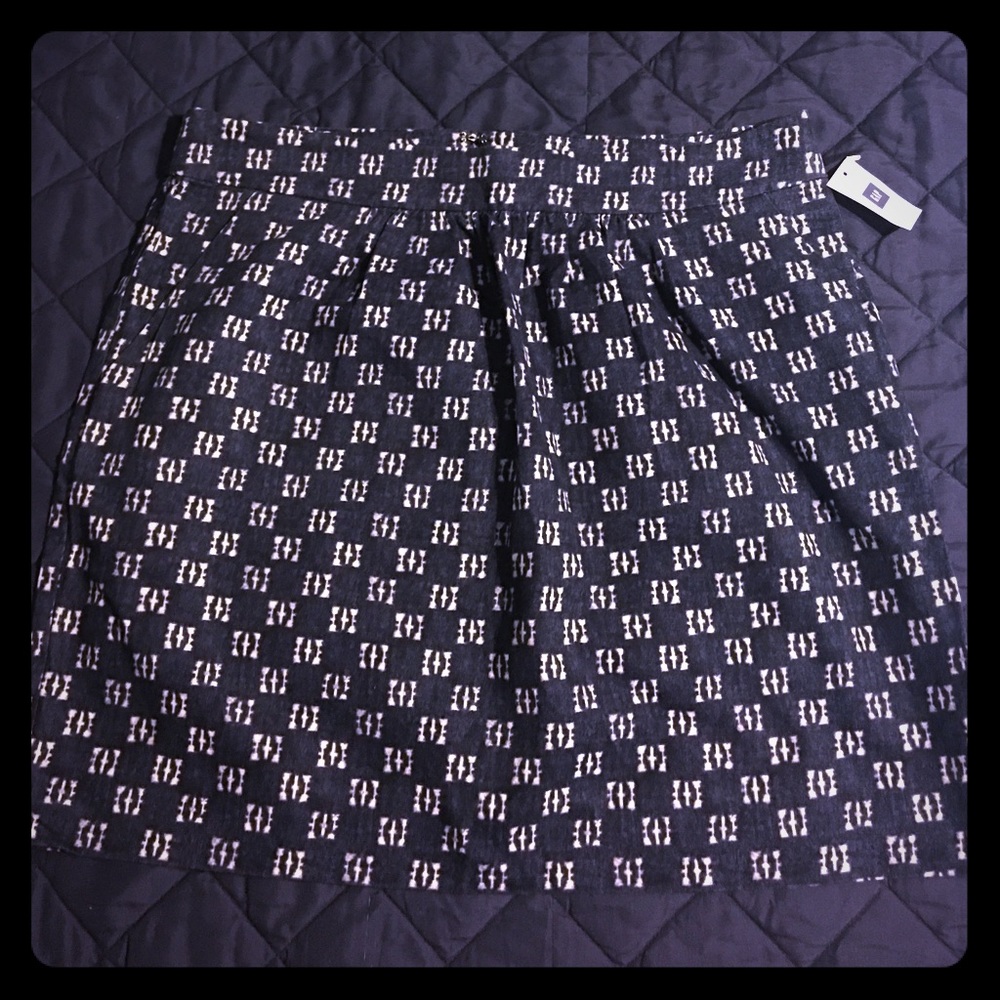 Navy mini skirt with Pockets!