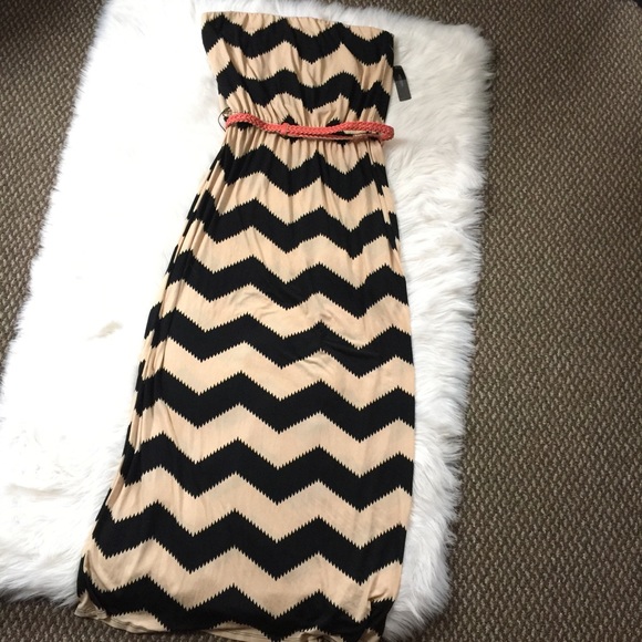 Bisou Bisou Dresses & Skirts - NWT Zigzag Pattern Strapless Maxi Dress w/ belt 10