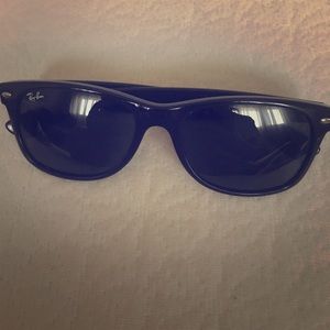 Black Ray Ban sunglasses