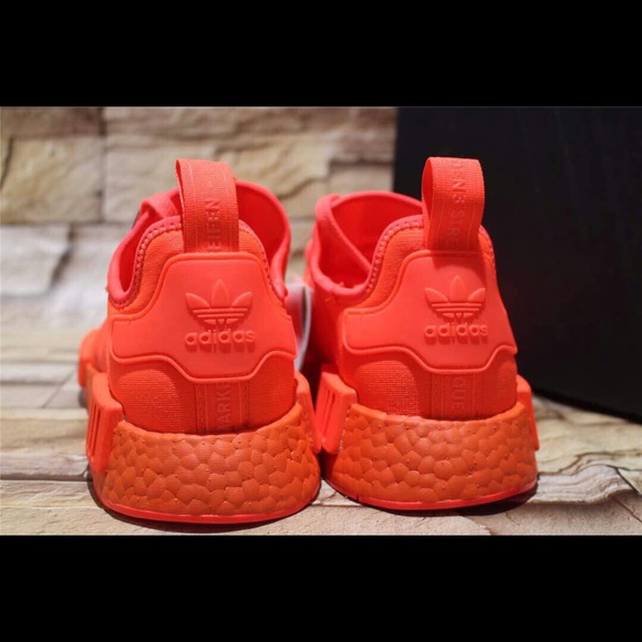 Adidas NMD R1 ‘ Solar Red ‘ - Picture 2 of 5