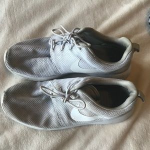 Nike white men rosche size 10