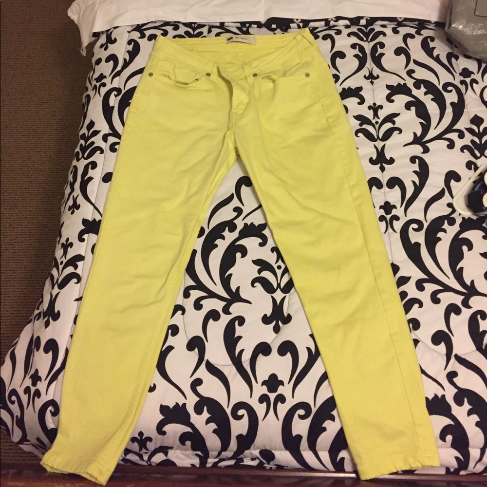 Levi's chartreuse ankle jeans