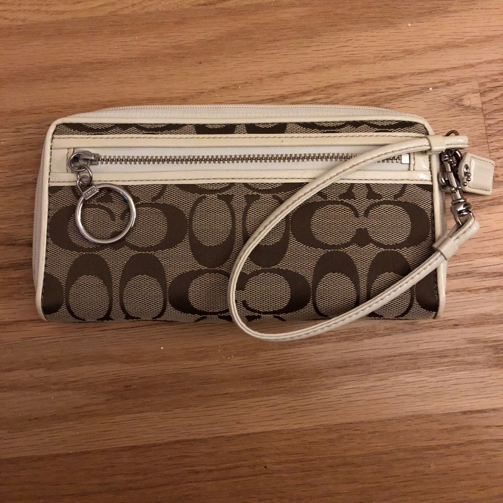 Coach wristlet. Great condition