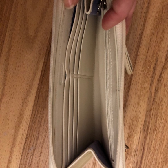 Coach wristlet. Great condition - Picture 4 of 4