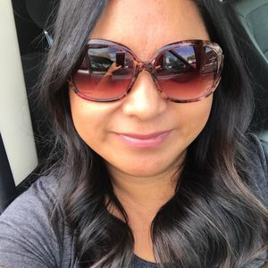 Meet your Posher, Charm