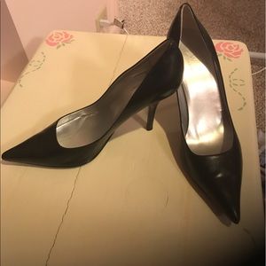 Worthington black pumps