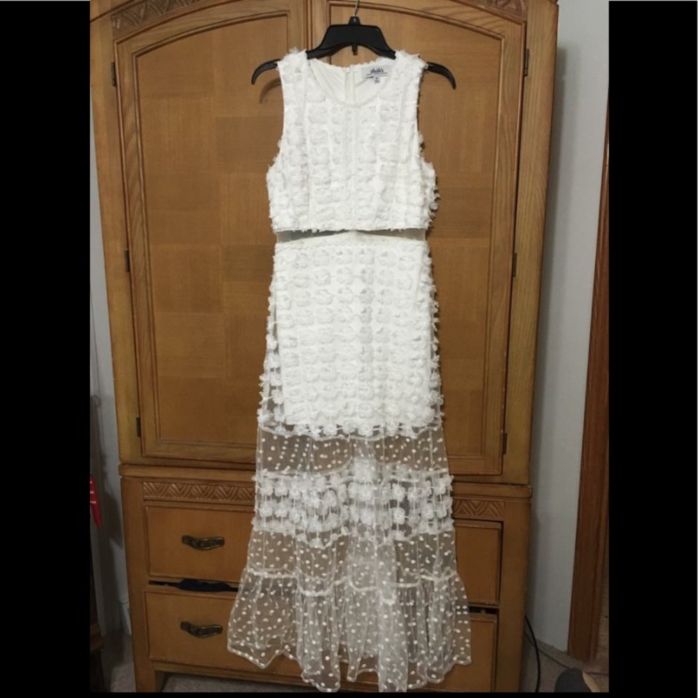 White dress - Picture 1 of 2