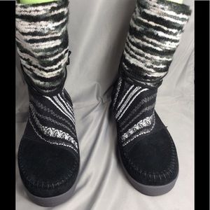 Toms black suede Nepal boots EUC