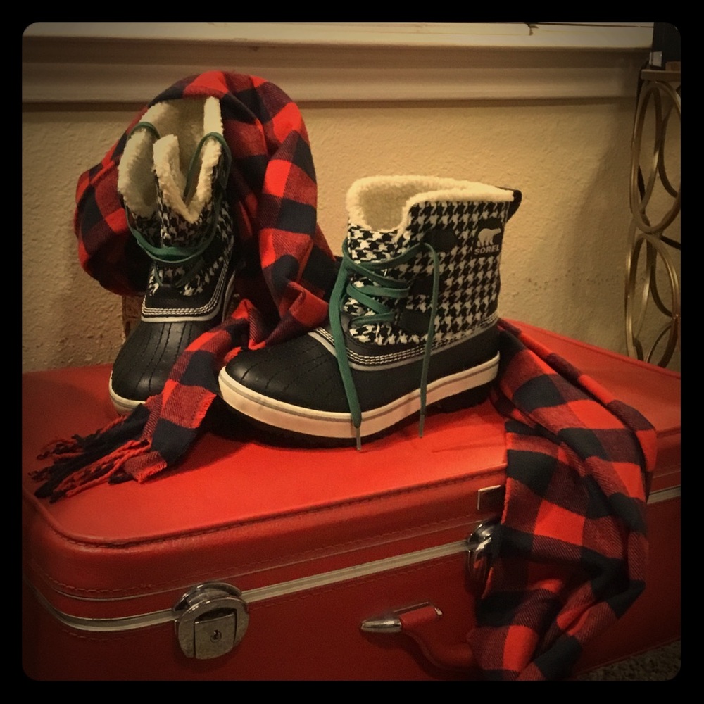 Adorable Sorel Tivoli Duck Boot - houndstooth 8.5