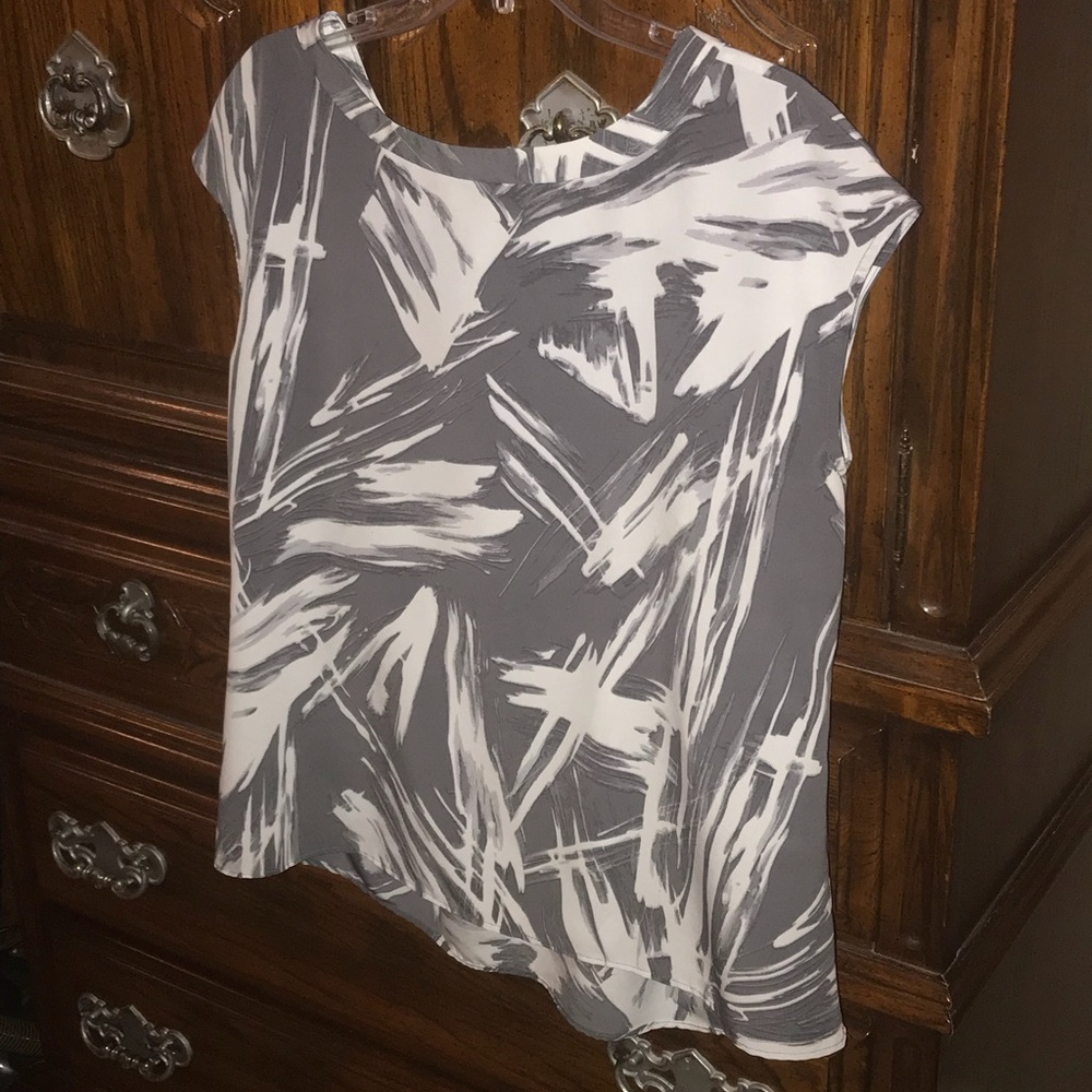 Simply Vera Wang Grey & White Top
