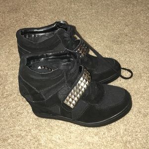 STEVE MADDEN SNEAKER WEDGES WORN ONCE!!!