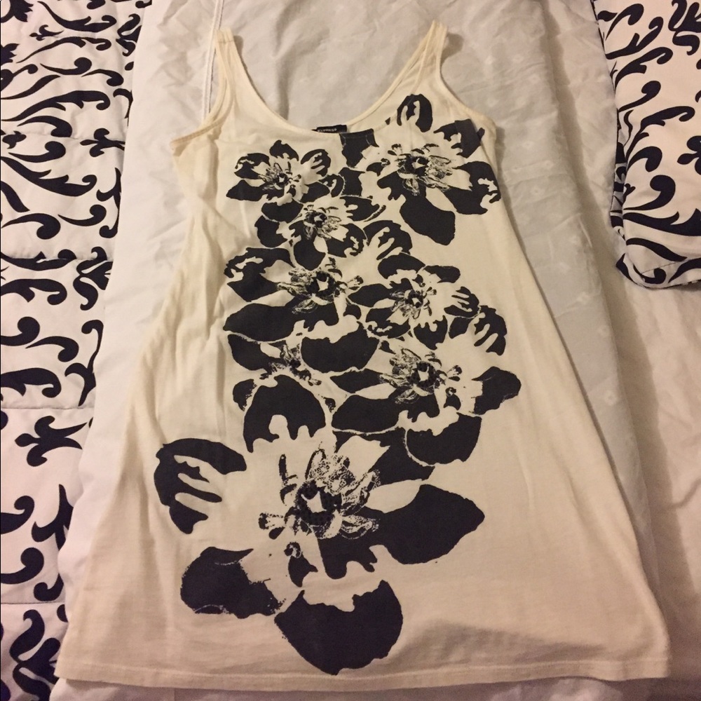 Cream sleeveless tunic, great with leggings!