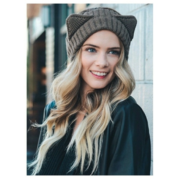 Accessories - *last one* brown animal ear knit crochet headband