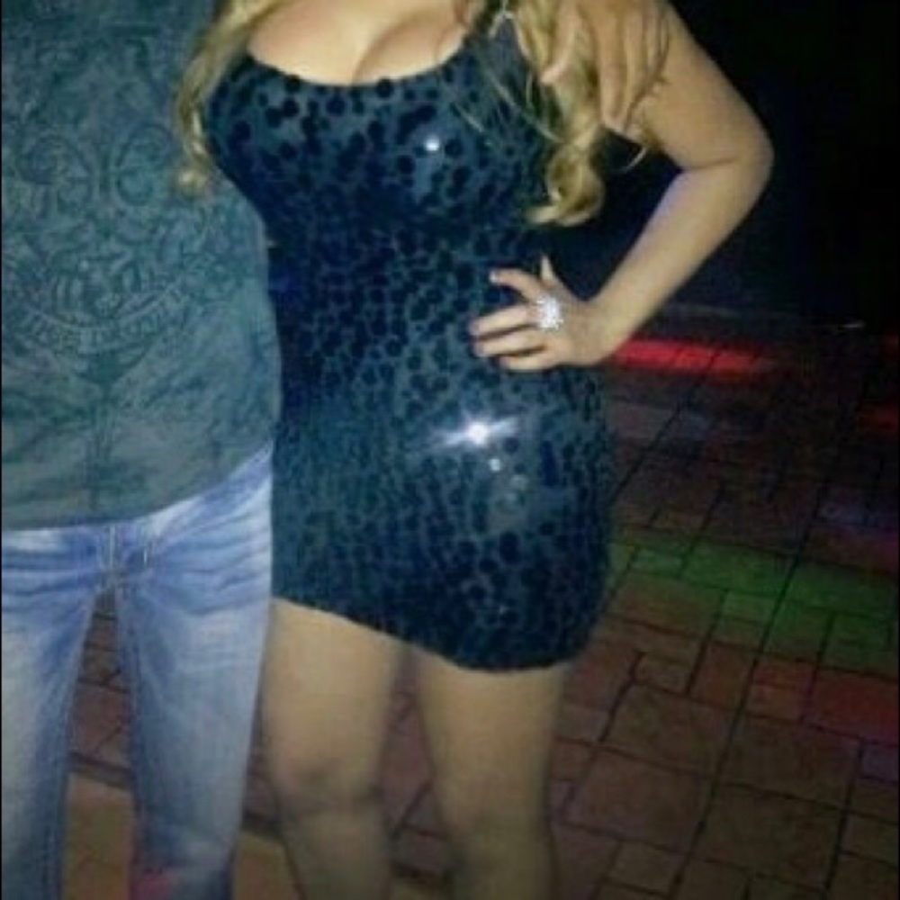 Bebe Dress - Picture 2 of 5