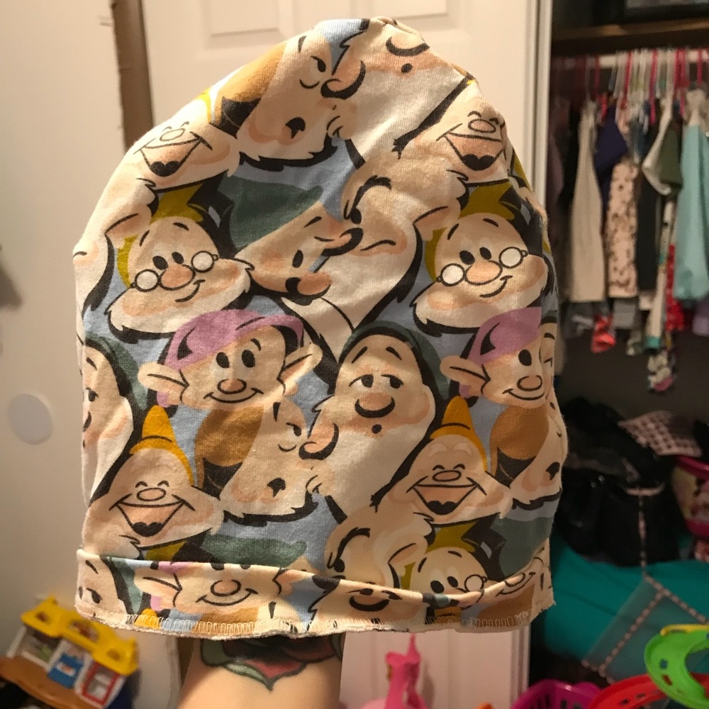 7 dwarves beanie