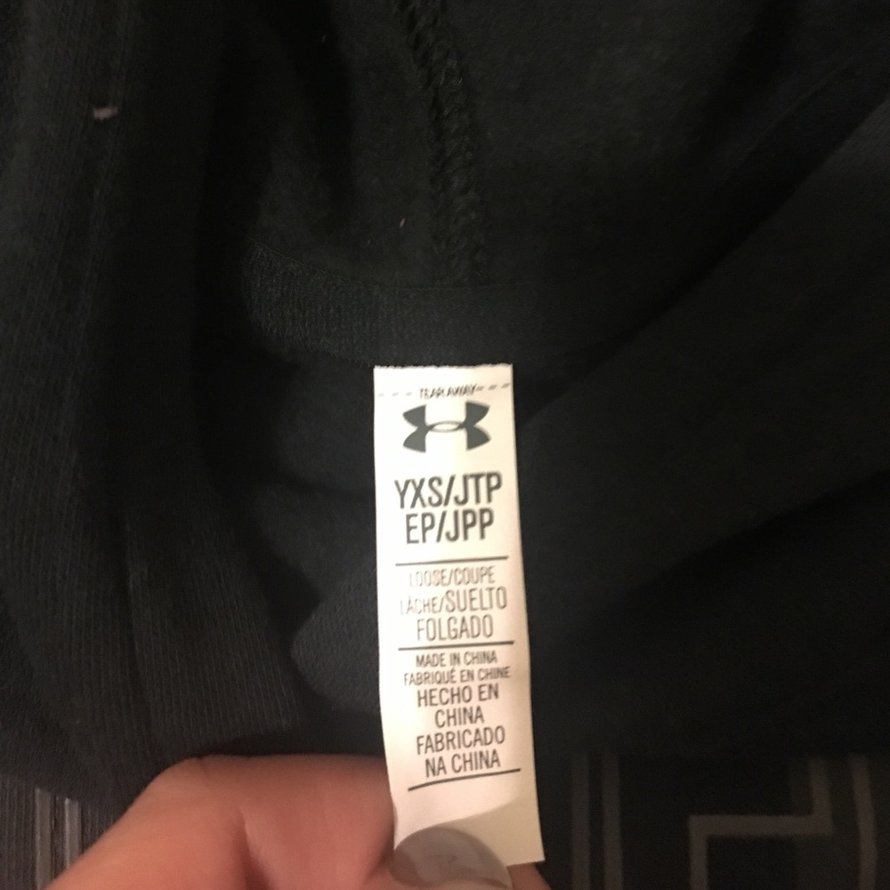 Under Armour youth size XS black hoodie NWT - Picture 5 of 6