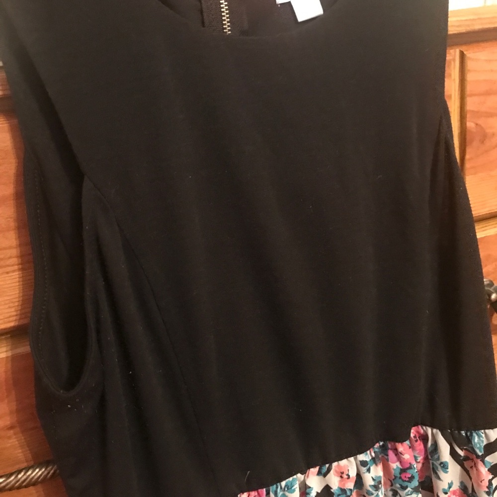 Dress. - Picture 2 of 4