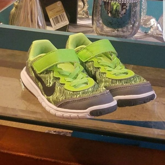 Kids nikes - Picture 1 of 1