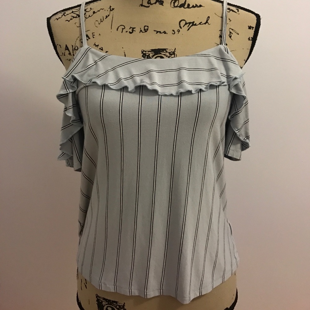 American Eagle open shoulder short sleeve top