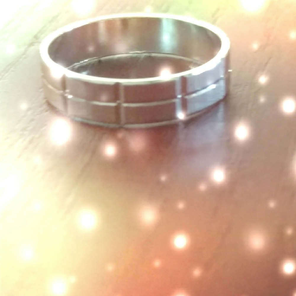 GORGEOUS BRAND NEW SIZE 5 STAINLESS STEEL RING