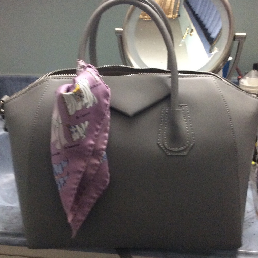 Leather medium size gray satchel