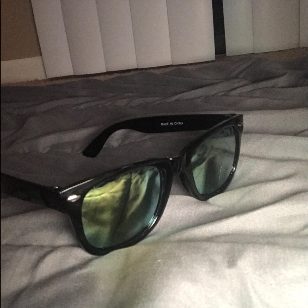 Sunglasses , mirror shades