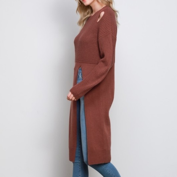 UNIQUE SLIT SWEATER - Picture 2 of 3
