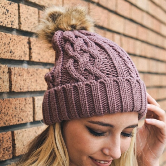 🆕 🚨BOGO 🚨MAUVE ROSE COZY CABLE KNIT BEANIE - Picture 4 of 5