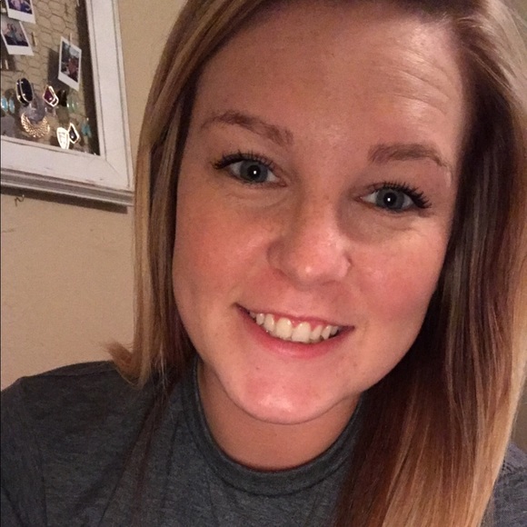 Meet your posher! - Picture 2 of 2