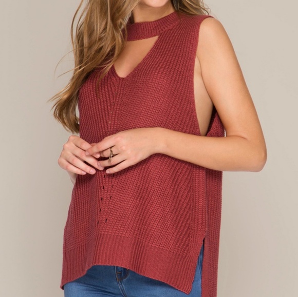 SLEEVELESS SWEATER VEST WITH FRONT KEYHOLE - Picture 2 of 4