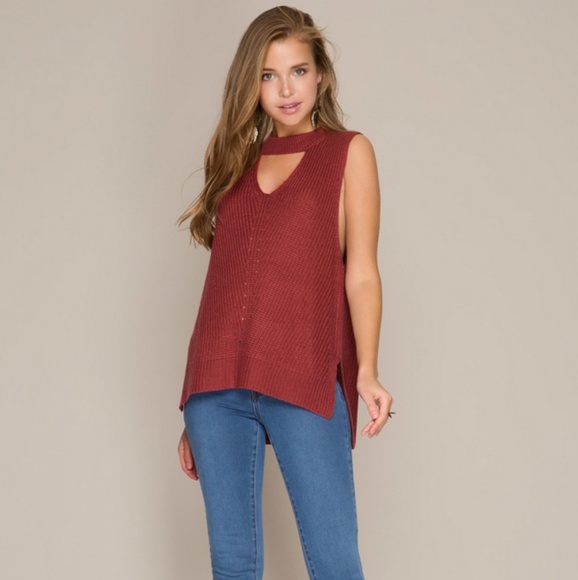 SLEEVELESS SWEATER VEST WITH FRONT KEYHOLE - Picture 4 of 4