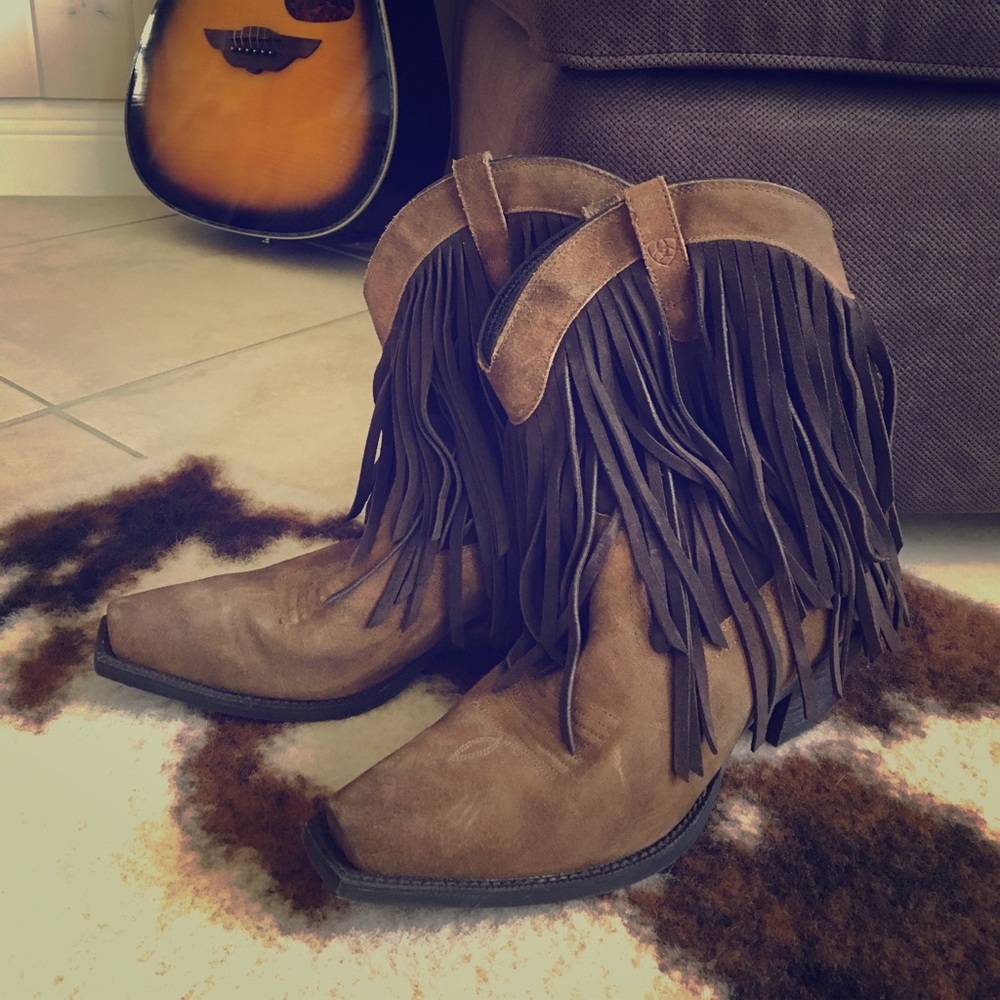 ARIAT fringe boots