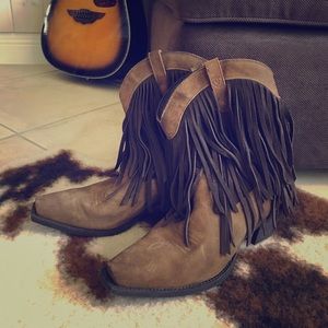 ARIAT fringe boots