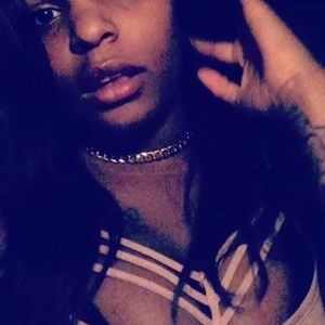 Meet your Posher, Dominique