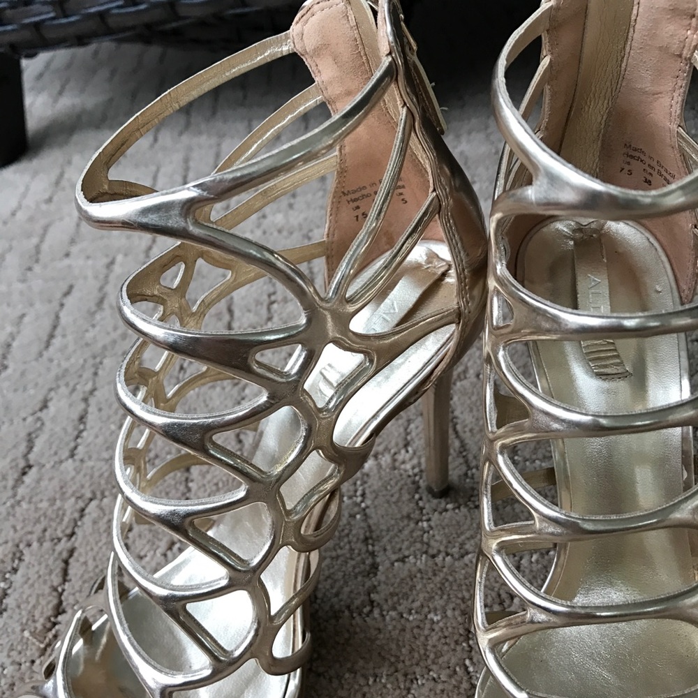 High Heels - Picture 3 of 6