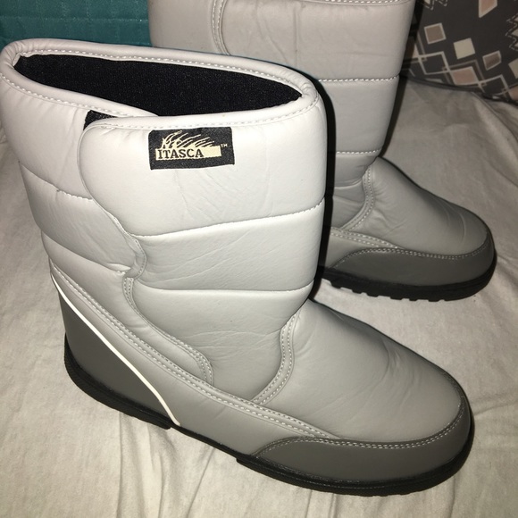 grey moon boots